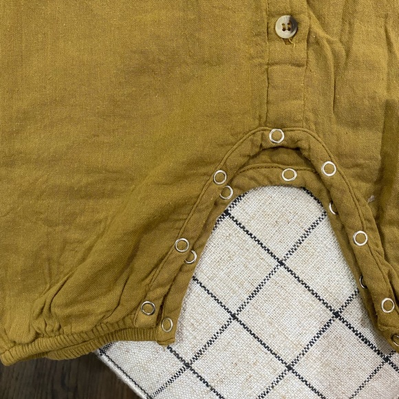 Kate Quinn 3-6 month romper with snaps. - Picture 2 of 4